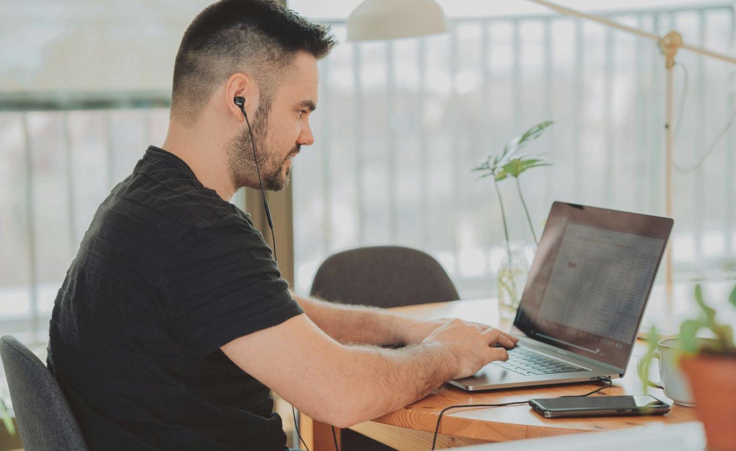 Professional consultation environment for financial planning discussions